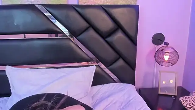 Snapshot of Annie_mone chatting on March 19, 10:09 pm Annie mone online show from March 19, 10:09 pm