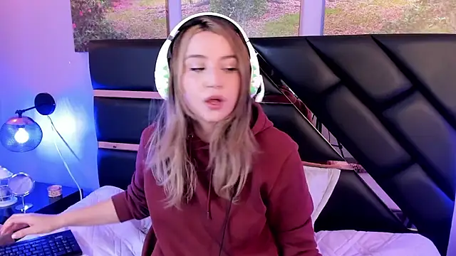 Snapshot of Annie_mone chatting on December 10, 9:00 pm Annie mone online show from December 10, 9:00 pm