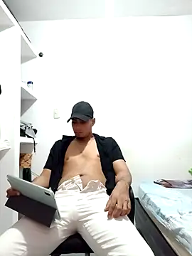 Snapshot of bonehur chatting on October 1, 9:51 pm bonehur online show from October 1, 9:51 pm