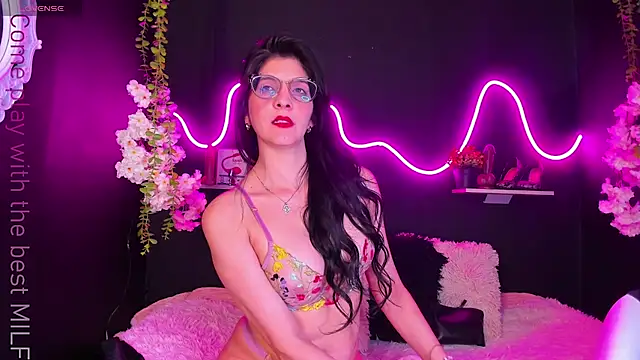 Snapshot of caro_lyne_ chatting on February 24, 1:53 pm caro lyne online show from February 24, 1:53 pm