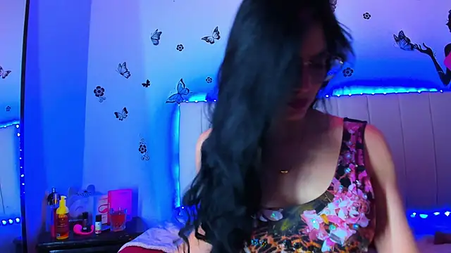 caro lyne  online show from February 17, 4:15 pm