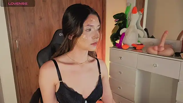 Snapshot of jessy__01 chatting on October 28, 2:01 am jessy 01 online show from October 28, 2:01 am