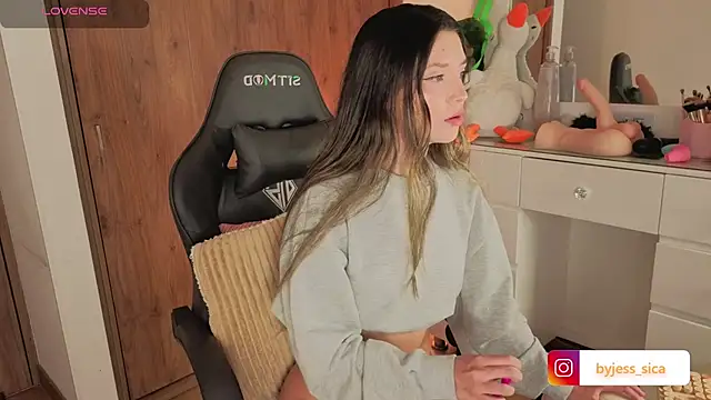 Snapshot of jessy__01 chatting on December 16, 2:27 am jessy 01 online show from December 16, 2:27 am