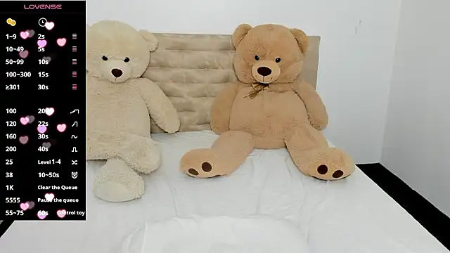 DarcieJane online show from December 4, 6:44 pm