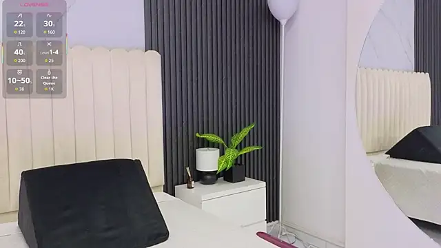 Madiee Rhea online show from March 23, 7:47 pm