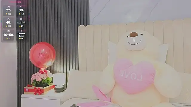 Madiee Rhea online show from April 22, 7:42 pm