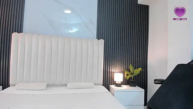 Snapshot of Madiee_Rhea chatting on February 25, 7:36 pm Madiee Rhea online show from February 25, 7:36 pm