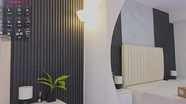 Madiee Rhea online show from March 28, 2:12 am