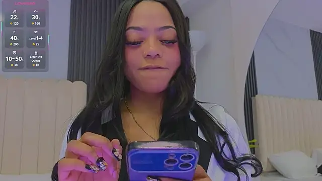 Madiee Rhea online show from April 16, 9:39 pm