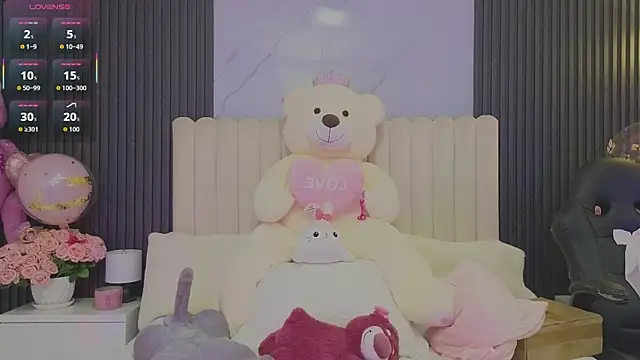 Madiee Rhea online show from May 13, 9:00 pm