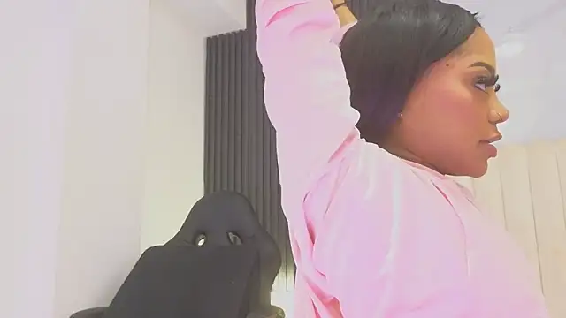 Madiee Rhea online show from March 18, 7:59 pm