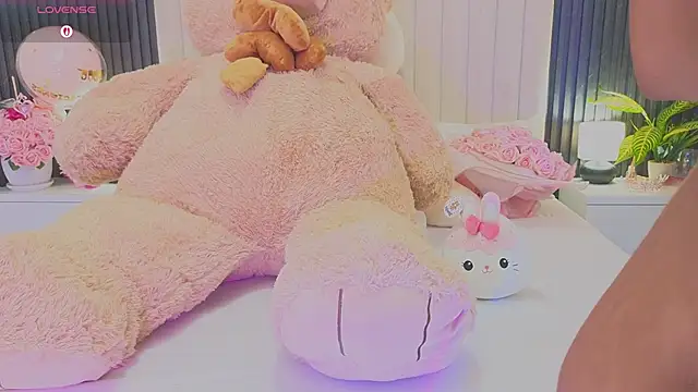 Madiee Rhea online show from May 30, 7:52 pm