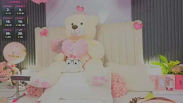 Madiee Rhea online show from April 30, 8:57 pm
