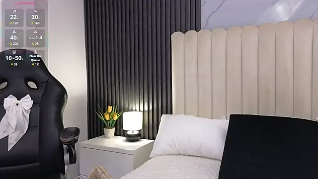 Madiee Rhea online show from April 7, 7:37 pm