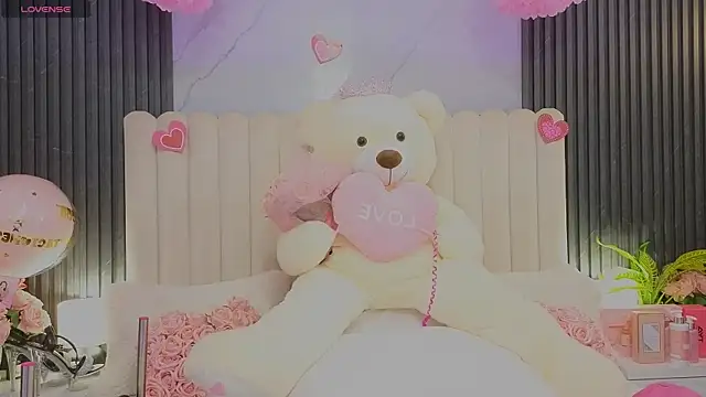 Madiee Rhea online show from April 28, 7:40 pm