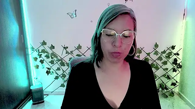 Lady breaks hearts online show from February 16, 1:10 pm