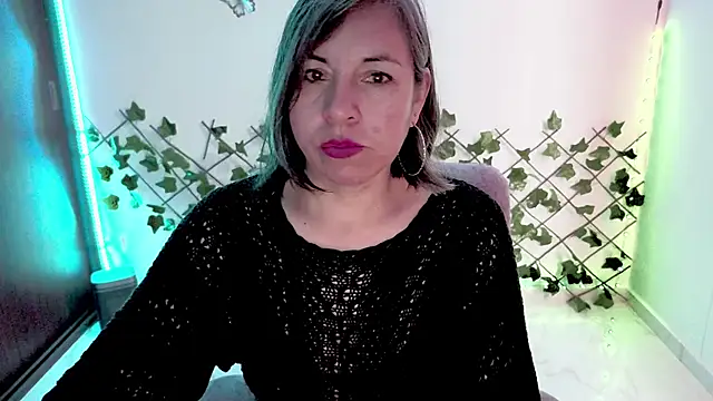 Lady breaks hearts online show from February 19, 12:35 pm