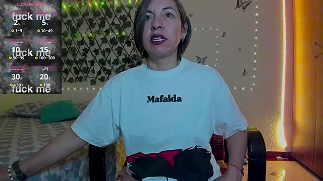 Lady breaks hearts online show from September 14, 10:04 am