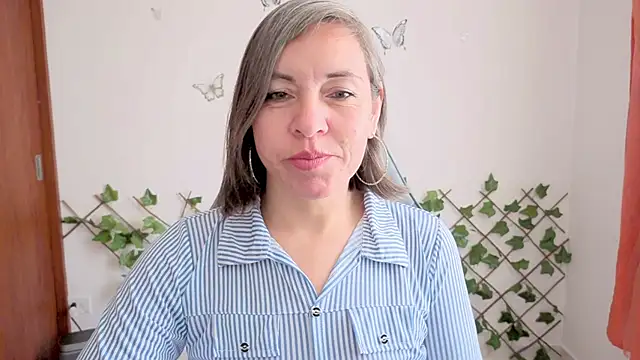 Lady breaks hearts online show from February 9, 12:47 pm