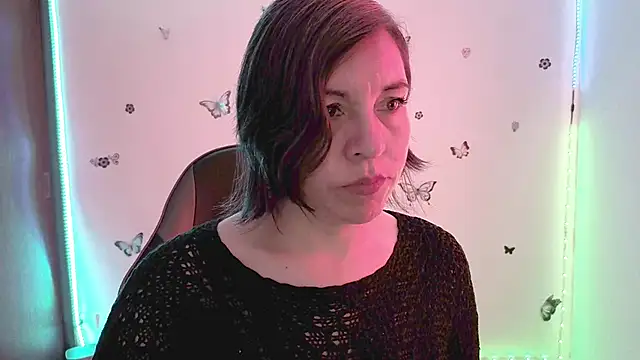 Lady breaks hearts online show from March 3, 12:34 pm