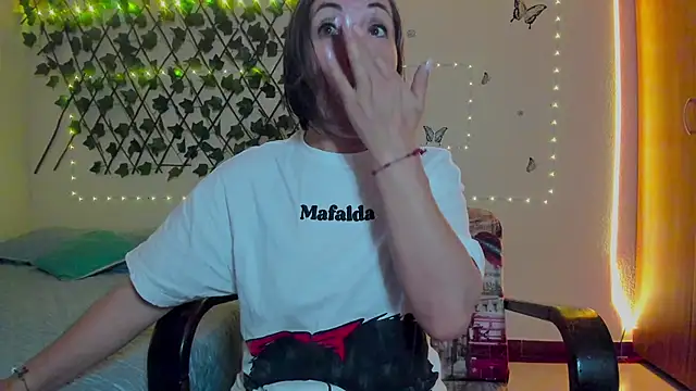 Lady breaks hearts online show from October 1, 11:25 am