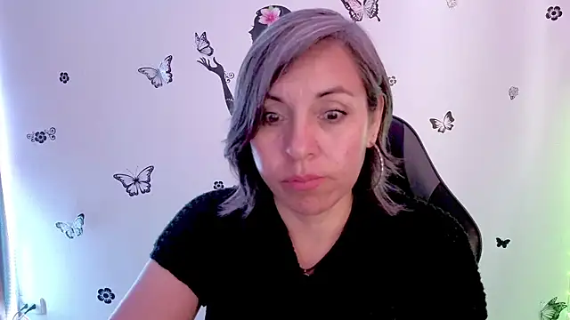 Lady breaks hearts online show from April 16, 1:12 pm