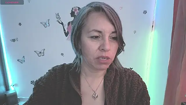 Snapshot of Lady_breaks_hearts chatting on July 16, 1:08 pm Lady breaks hearts online show from July 16, 1:08 pm