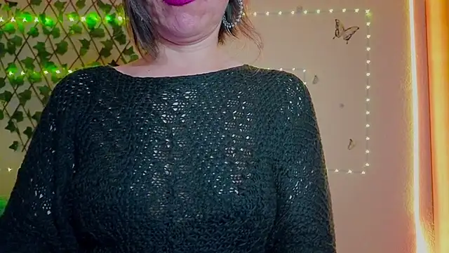 Lady breaks hearts online show from October 16, 10:34 am