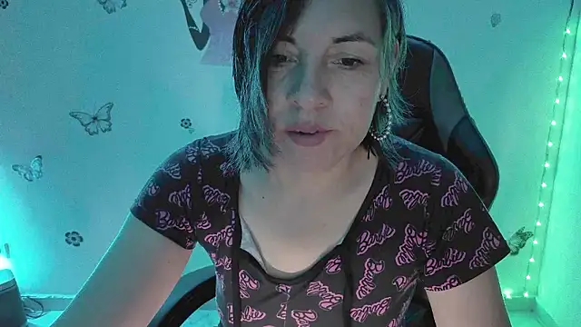 Lady breaks hearts online show from March 15, 10:22 am