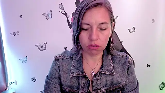 Lady breaks hearts online show from April 9, 12:55 pm