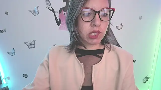 Snapshot of Lady_breaks_hearts chatting on June 10, 1:12 pm Lady breaks hearts online show from June 10, 1:12 pm