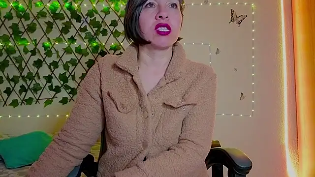 Lady breaks hearts online show from October 29, 10:14 am