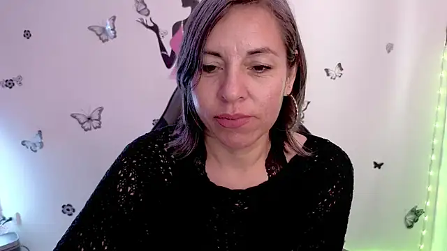 Lady breaks hearts online show from May 4, 2:09 pm