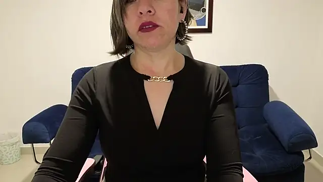 Lady breaks hearts online show from December 14, 10:32 am