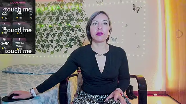 Lady breaks hearts online show from September 9, 10:36 am