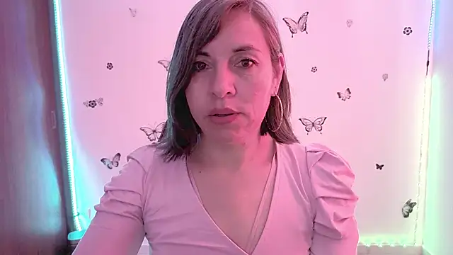 Lady breaks hearts online show from February 25, 1:33 pm