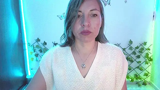 Lady breaks hearts online show from February 13, 1:11 pm