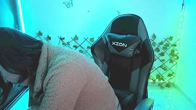 Lady breaks hearts online show from February 14, 10:26 am