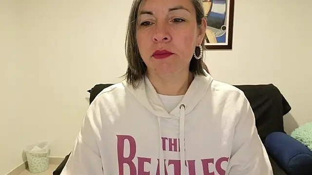 Lady breaks hearts online show from January 17, 10:19 am