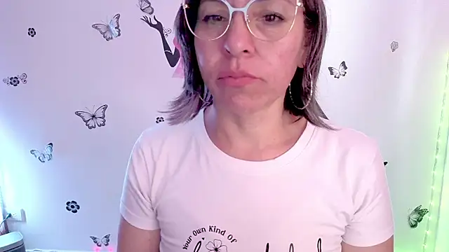 Lady breaks hearts online show from April 10, 6:15 pm