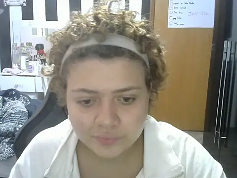 Snapshot of RuthBunny chatting on June 9, 2:07 pm RuthBunny online show from June 9, 2:07 pm