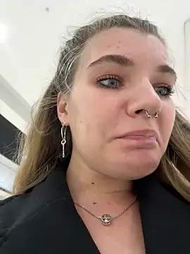 Snapshot of Holy_Tereza chatting on March 2, 6:24 pm Holy Tereza online show from March 2, 6:24 pm