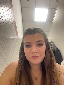 Snapshot of Holy_Tereza chatting on November 2, 3:39 pm Holy Tereza online show from November 2, 3:39 pm