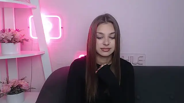 Snapshot of MilanaAngelAs chatting on October 4, 4:36 am MilanaAngelAs online show from October 4, 4:36 am