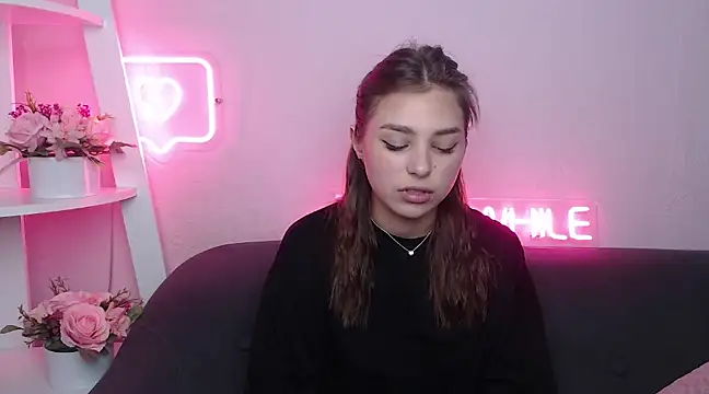 Snapshot of MilanaAngelAs chatting on March 1, 5:42 am MilanaAngelAs online show from March 1, 5:42 am
