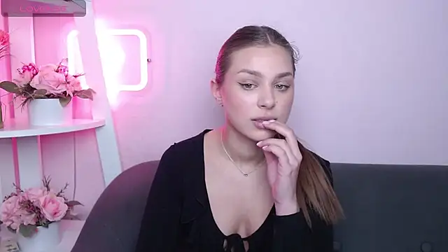 MilanaAngelAs online show from May 5, 4:48 am