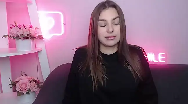Snapshot of MilanaAngelAs chatting on February 22, 5:44 am MilanaAngelAs online show from February 22, 5:44 am