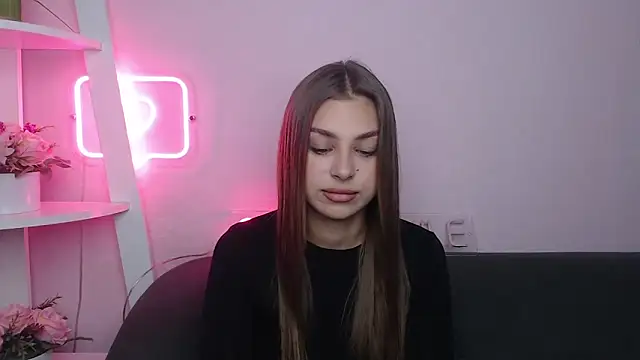 Snapshot of MilanaAngelAs chatting on October 3, 4:36 am MilanaAngelAs online show from October 3, 4:36 am