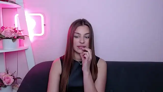 MilanaAngelAs online show from April 19, 4:46 am