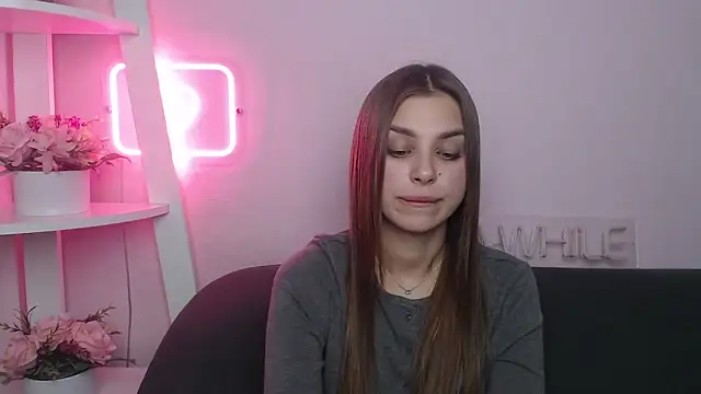 MilanaAngelAs online show from December 15, 8:58 pm